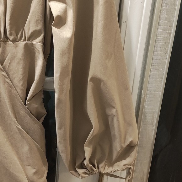 Dress - Picture 3 of 4